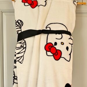 Hello kitty halloween throw